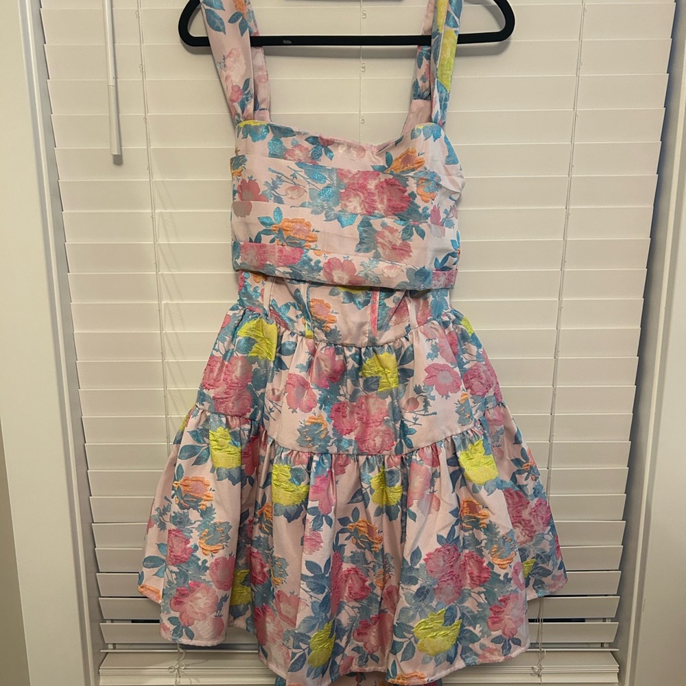 Asos dress, big bow on back, worn only once, no wear or tear